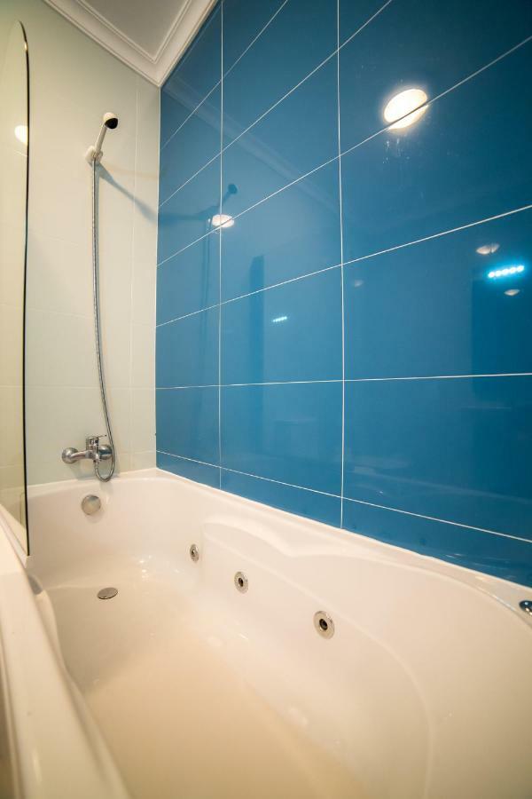 B05 - Luxury Central 2 Bed With Spa Lagos Bagian luar foto